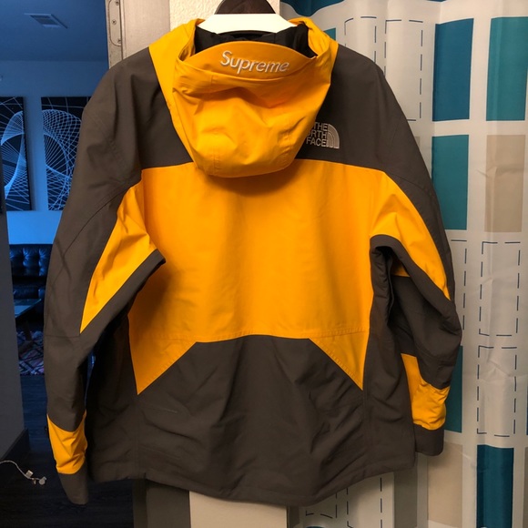 Size Large - Supreme x The North Face SS20 RTG Mountain Climbing Jacket Gold - Picture 4 of 9